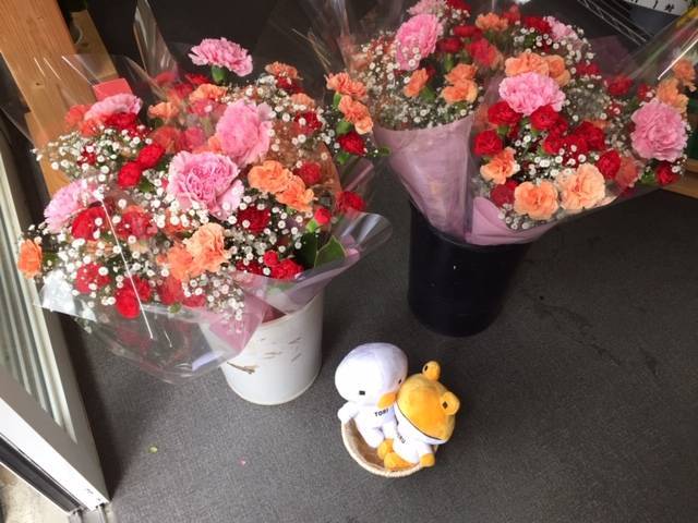 母の日用のカーネーション 花と窓の店 HANAMADOのブログ 写真1