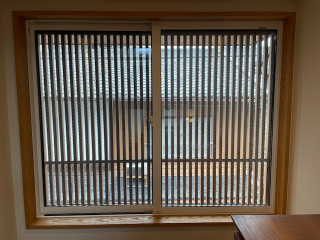 花と窓の店 HANAMADOの新色プレシャスホワイトのインプラス取付の施工前の写真1