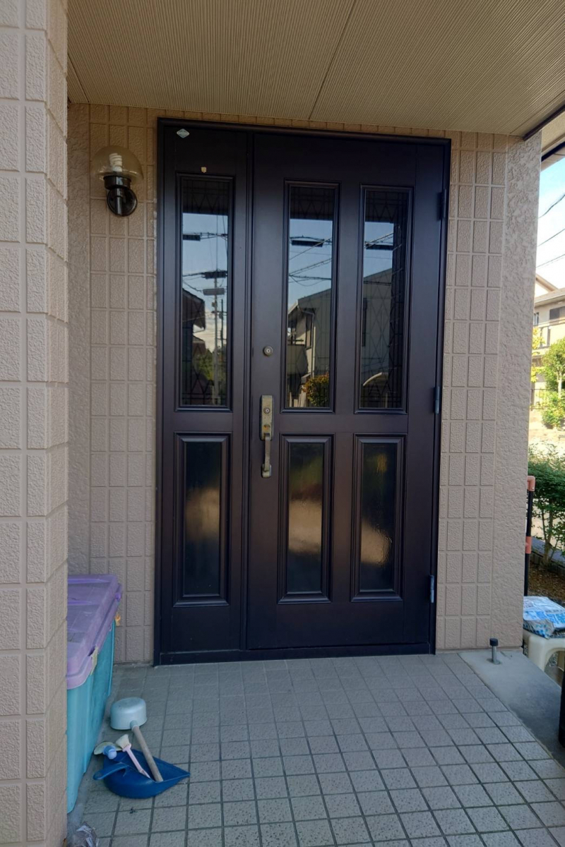 花と窓の店 HANAMADOの採風タイプのリシェント玄関ドアを取付の施工前の写真1