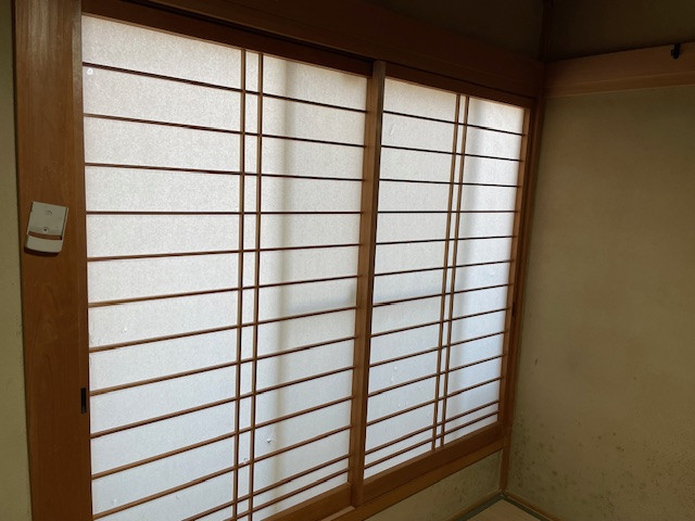 花と窓の店 HANAMADOの防犯のために内窓取付の施工前の写真1