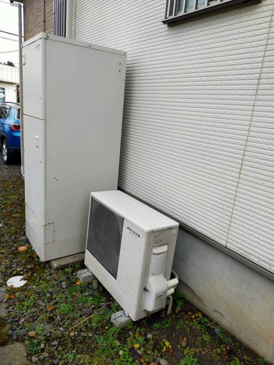茨城県北トーヨー住器の給湯機の交換工事の施工前の写真1