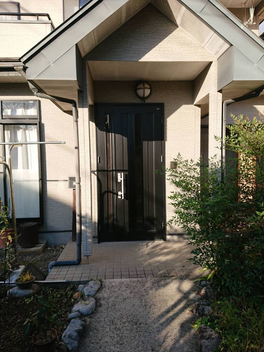 茨城県北トーヨー住器のリシェント玄関ドアを取付ましたの施工前の写真1