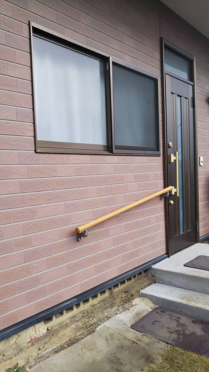 茨城県北トーヨー住器の壁にも付けられる手すり♪　UD手すり施工事例の施工後の写真1