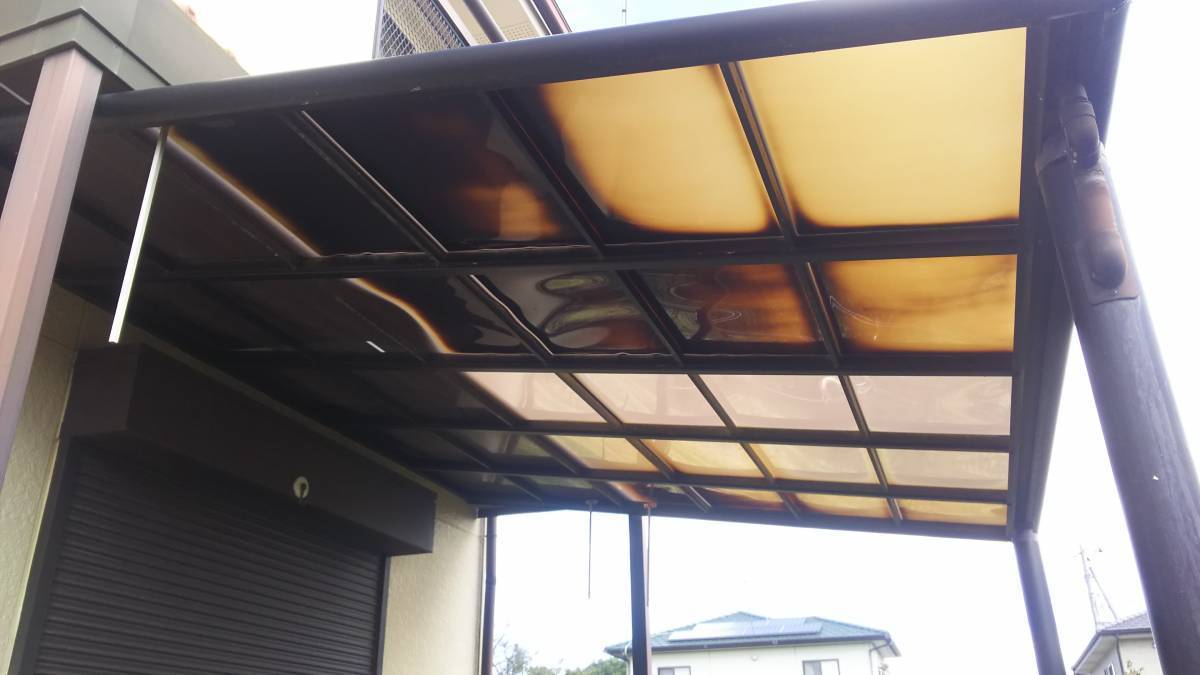 茨城県北トーヨー住器のテラス屋根交換の施工前の写真1