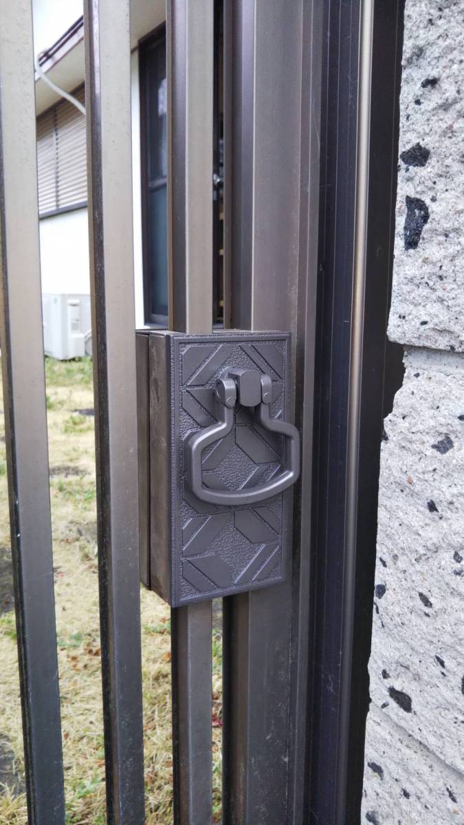 茨城県北トーヨー住器の門扉ハンドル交換 (新日軽門扉A型）の施工後の写真2