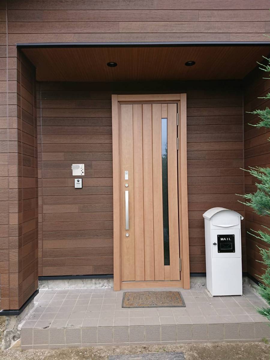 茨城県北トーヨー住器のリシェント玄関ドア施工　～常陸大宮市～の施工後の写真1