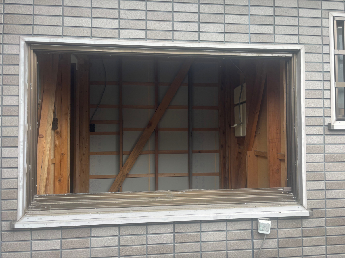 茨城県北トーヨー住器の窓リフォーム【リプラスで窓サイズ変更】の施工前の写真2