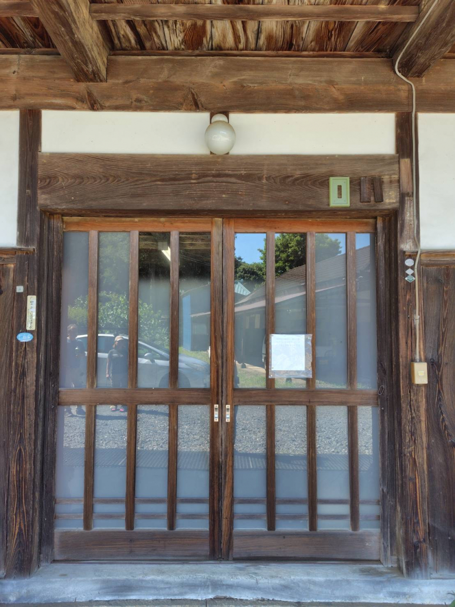 茨城県北トーヨー住器の玄関リフォーム【断熱玄関引戸】の施工前の写真1