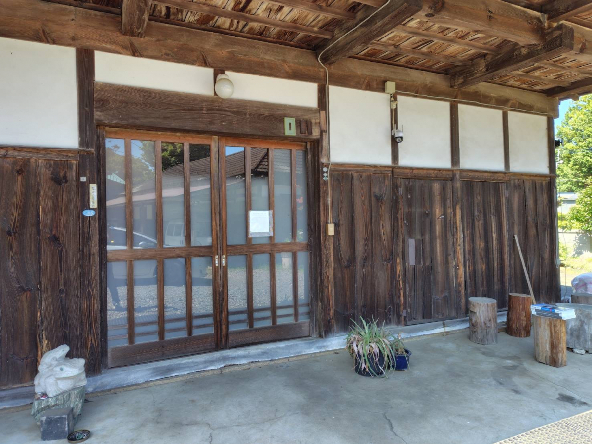 茨城県北トーヨー住器の玄関リフォーム【断熱玄関引戸】の施工前の写真2