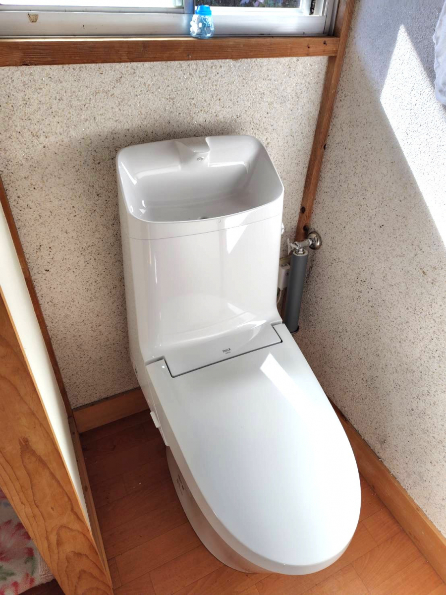 茨城県北トーヨー住器のトイレリフォーム　アクアセラミックでお掃除ラクラクの施工後の写真1