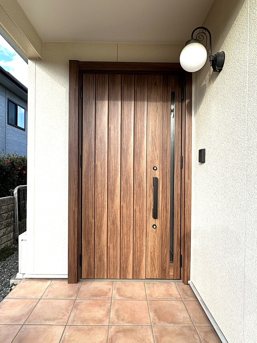 茨城県北トーヨー住器のリシェントで玄関を断熱リフォームの施工後の写真1