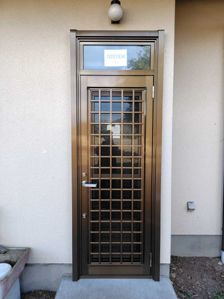 茨城県北トーヨー住器の勝手口ドアリフォームの施工後の写真1