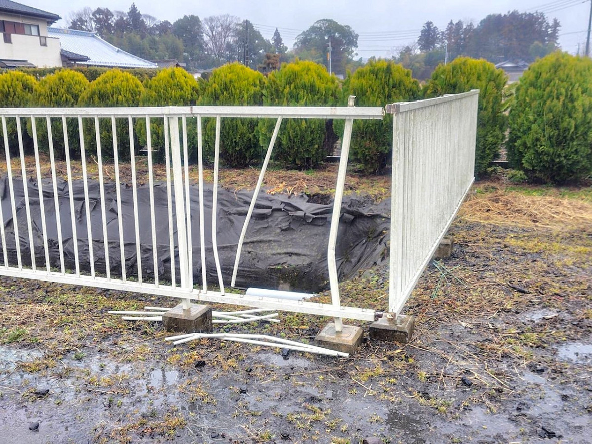 茨城県北トーヨー住器のフェンスのお取替えの施工前の写真1