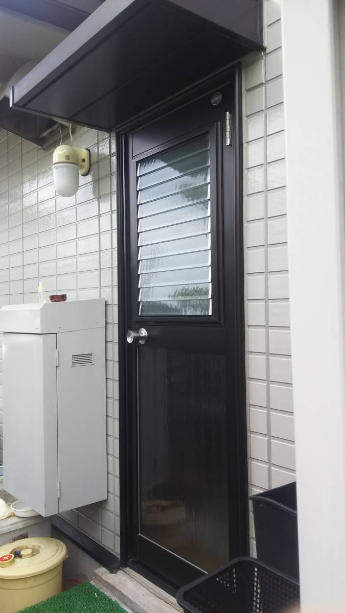 茨城県北トーヨー住器の採風勝手口ドア取付　～常陸太田市～の施工前の写真1