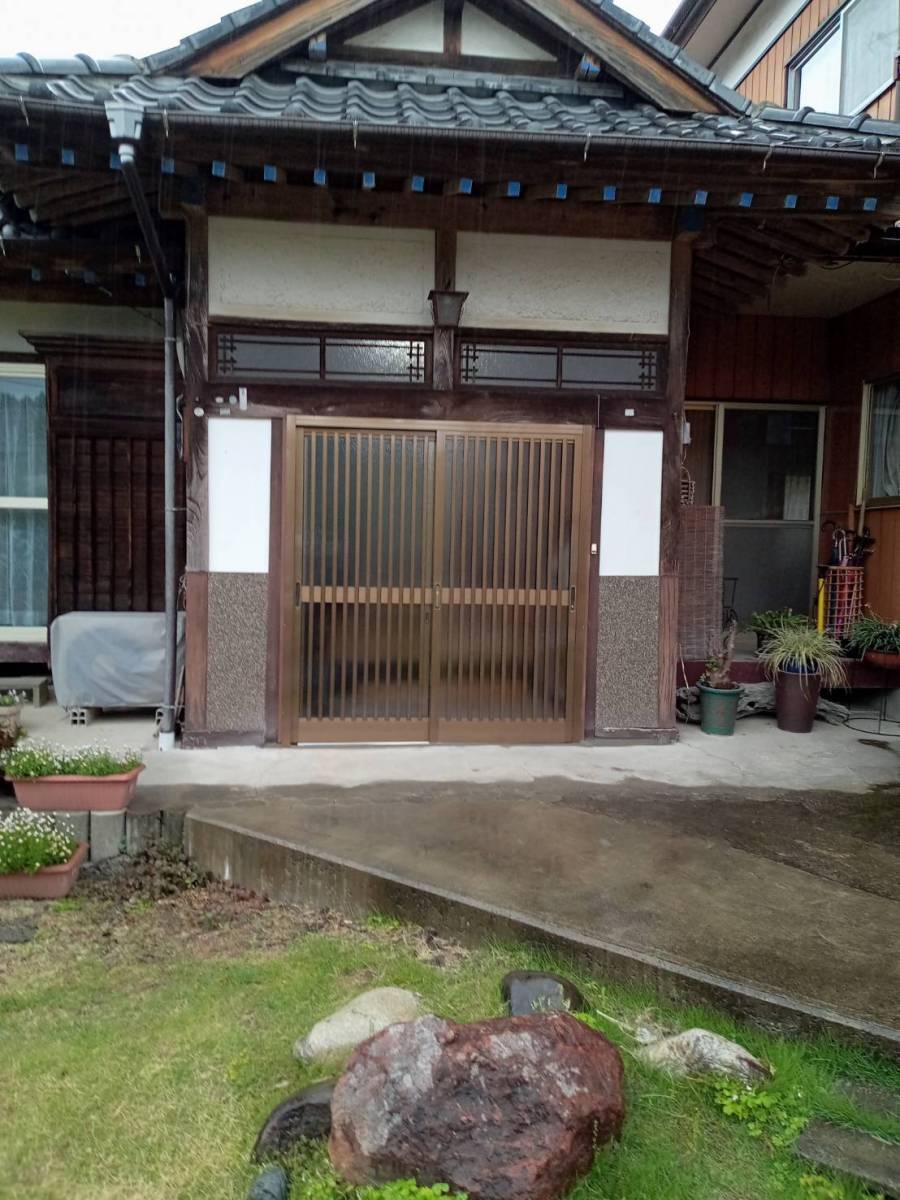 茨城県北トーヨー住器の玄関引戸取替工事　～菩提樹～の施工後の写真1