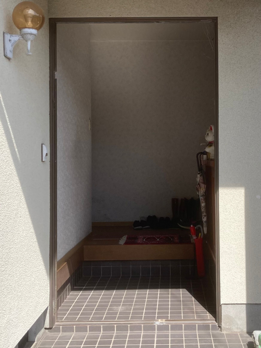 武迫トーヨー住器の玄関リフォームの施工例の施工前の写真2