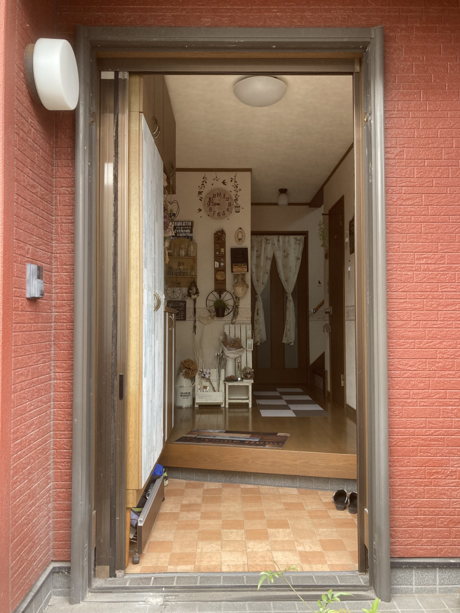 武迫トーヨー住器の1日で完了!玄関のリフォームの施工前の写真2