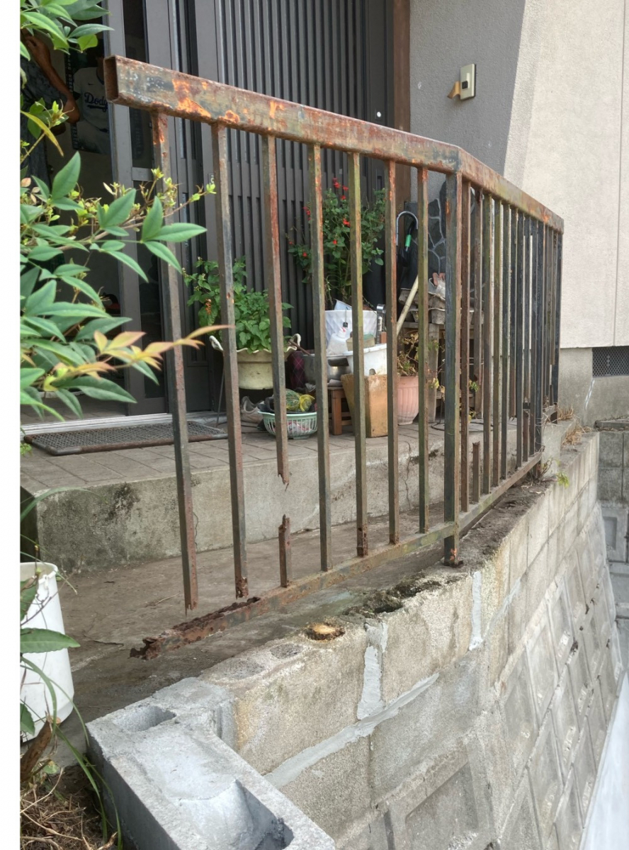 武迫トーヨー住器の痛んだフェンスを交換しましたの施工前の写真1
