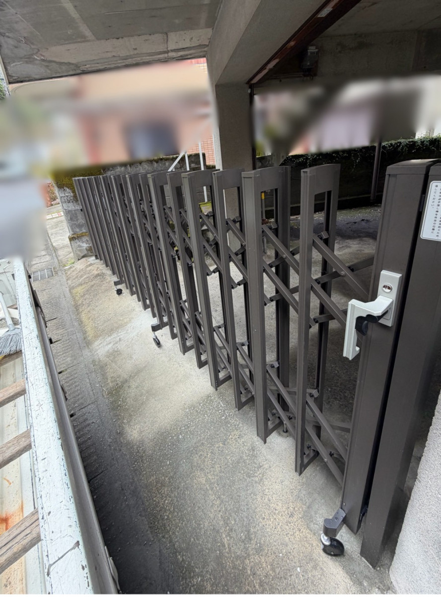 武迫トーヨー住器の伸縮門扉、両開きから片引きにの施工後の写真1