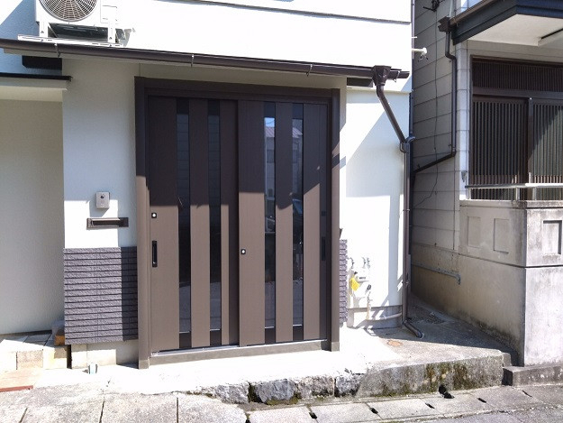 綿治硝子の玄関引戸を取り換えました！の施工後の写真1