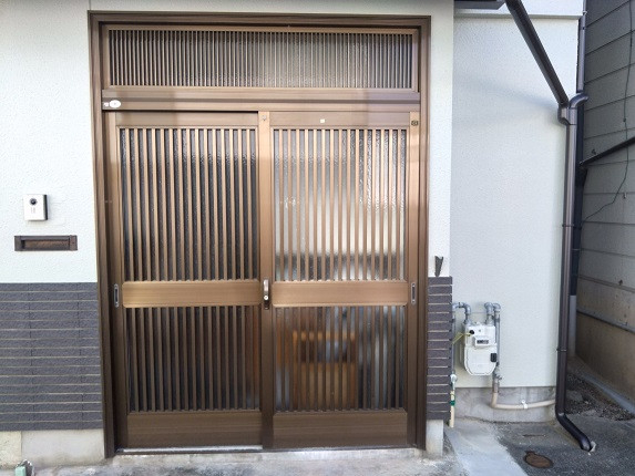 綿治硝子の玄関引戸を取り換えました！の施工前の写真1