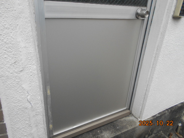 綿治硝子店のガラス破損の修理依頼です。の施工後の写真1