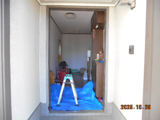 綿治硝子の玄関親子ドアの取替えの施工後の写真1