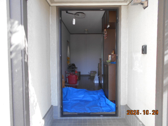 綿治硝子の玄関親子ドアの取替えの施工後の写真2