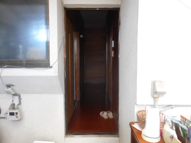 綿治硝子店の勝手口ドアの取替えです！の施工前の写真2