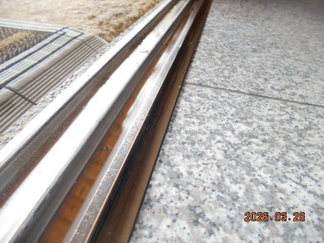 綿治硝子店の玄関網戸の取付しました‼の施工後の写真3