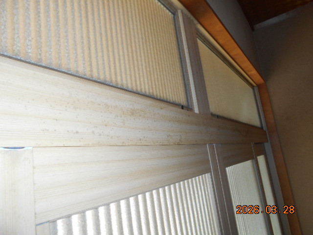 綿治硝子店の玄関網戸の取付しました‼の施工前の写真2