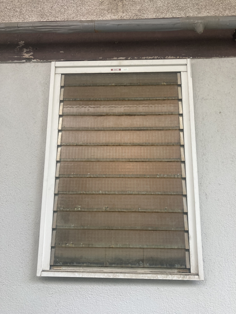 日昇トーヨー住器 鹿児島中央の古い窓も簡単取替！の施工前の写真1