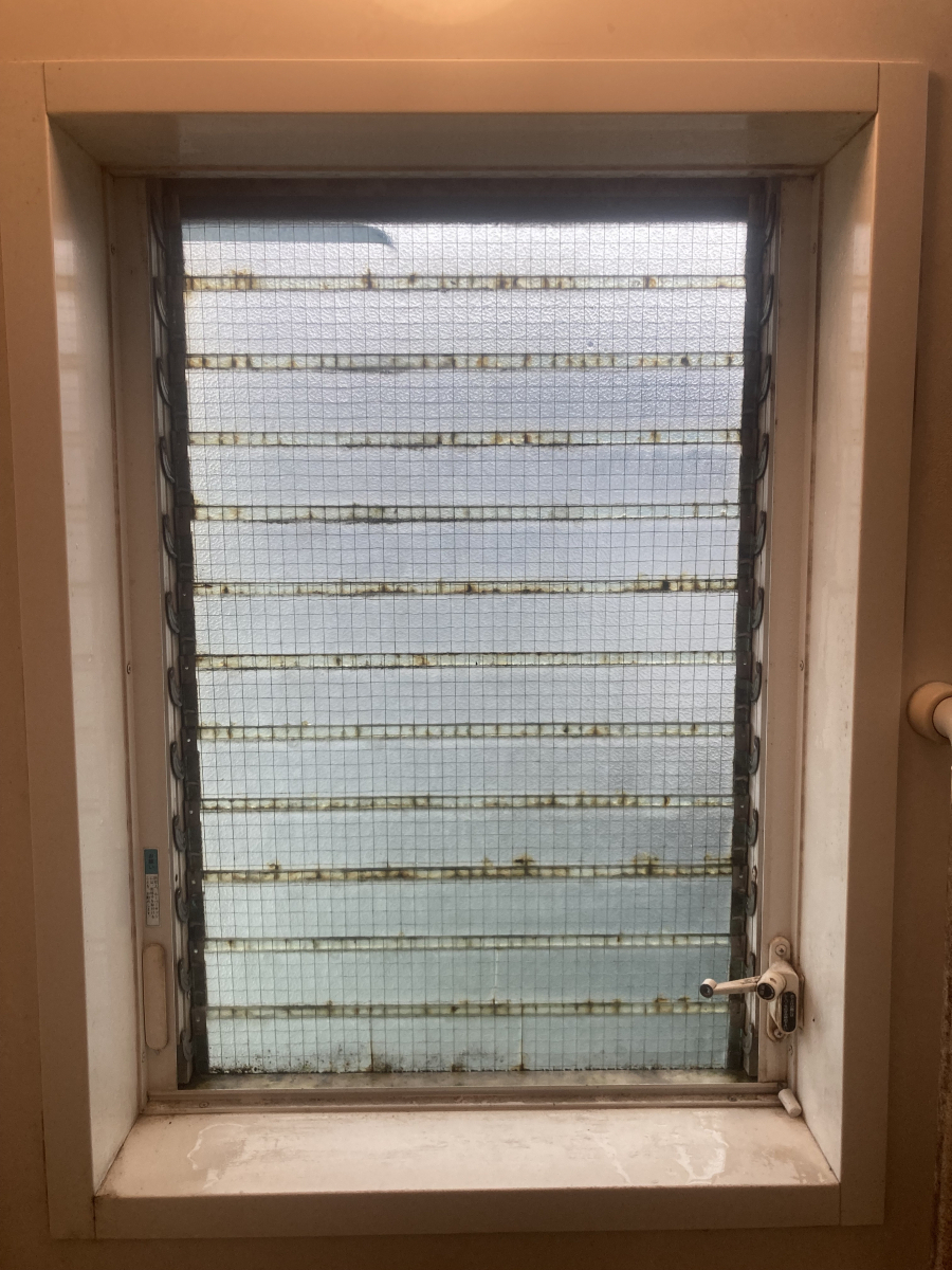 日昇トーヨー住器 鹿児島中央の古い窓も簡単取替！の施工前の写真2