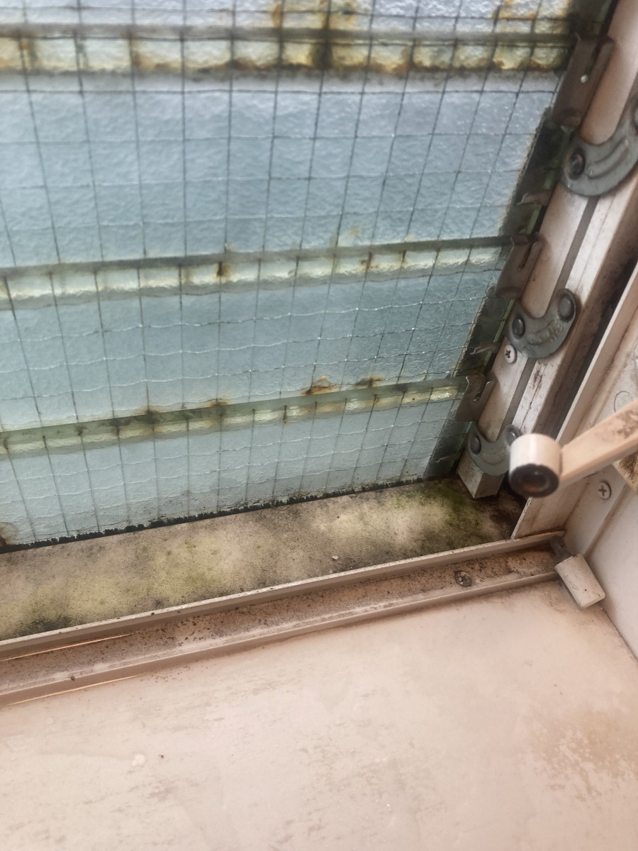 日昇トーヨー住器 鹿児島中央の古い窓も簡単取替！の施工前の写真3