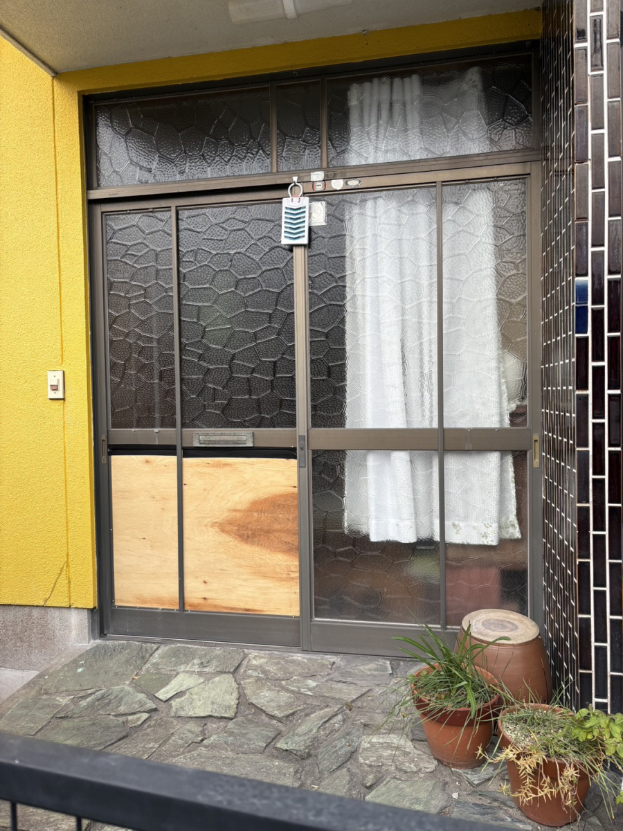 日昇トーヨー住器 鹿児島中央の玄関引戸交換の施工前の写真1