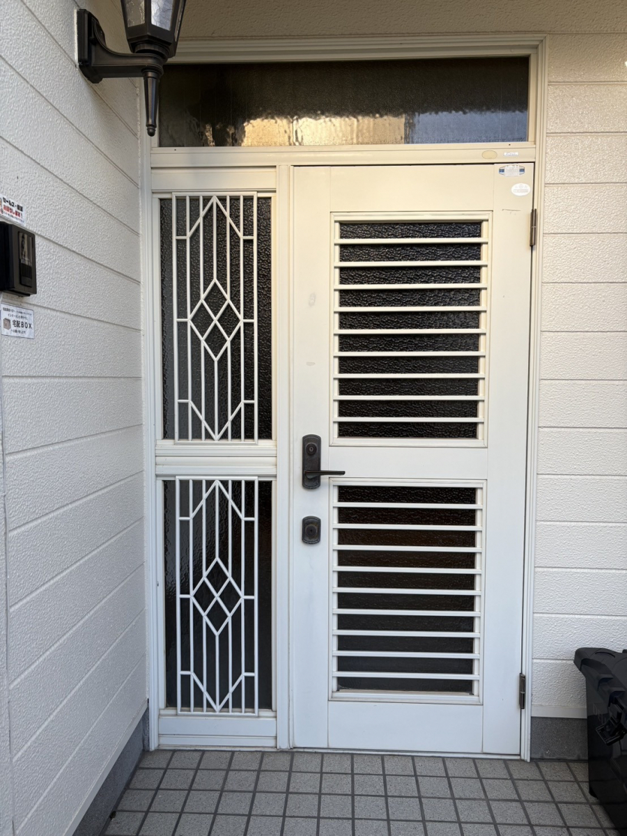 日昇トーヨー住器 鹿児島中央の玄関を断熱性の高いものに交換して寒さ対策の施工前の写真1