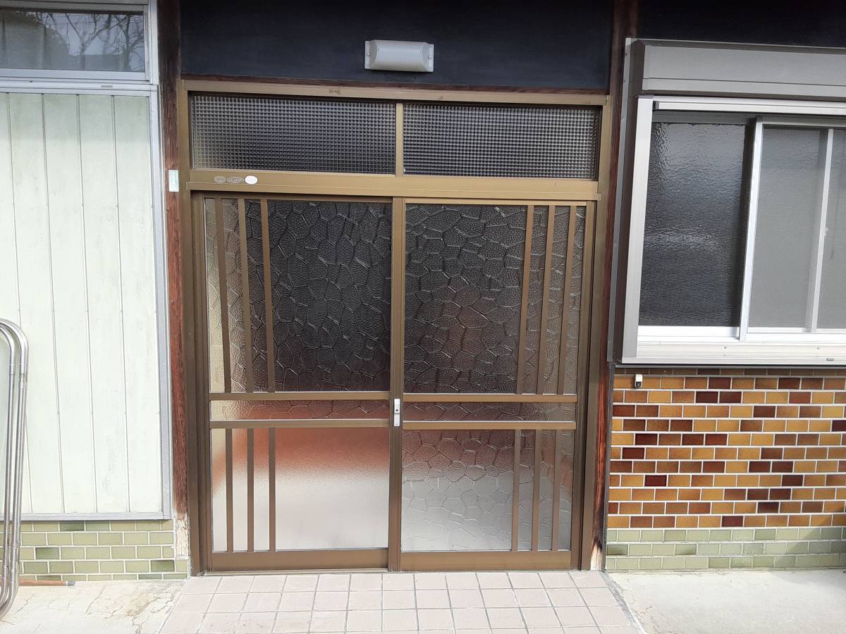 すまい：Ｒｅの0101　リフォーム玄関引戸　橋本市　リシェント引戸の施工前の写真1