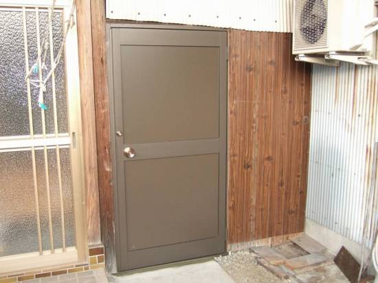 すまい：Ｒｅの0107　木製ドアをアルミドアに変更　和歌山県伊都郡かつらぎ町施工事例写真1