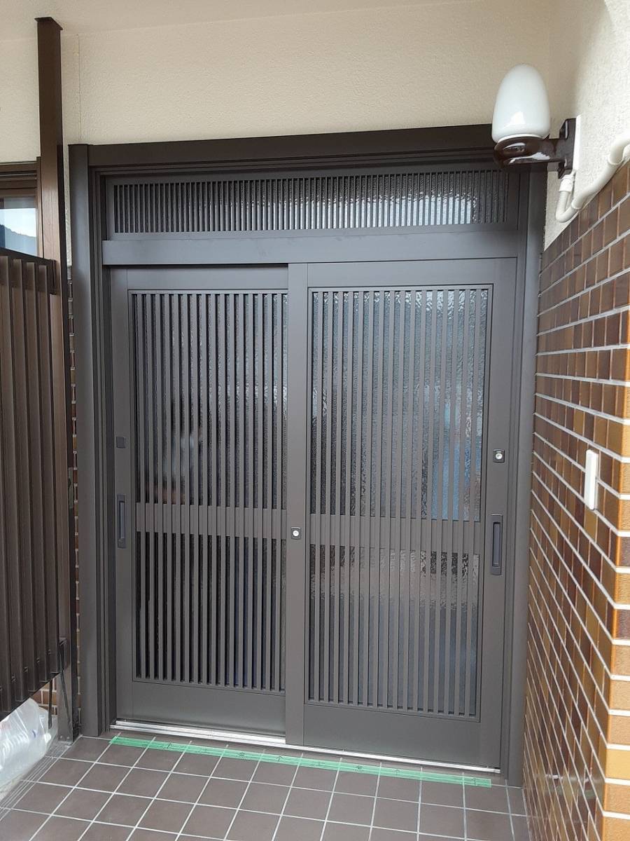 すまい：Ｒｅの0111　玄関引戸交換　リシェント引戸　和歌山県橋本市の施工後の写真1