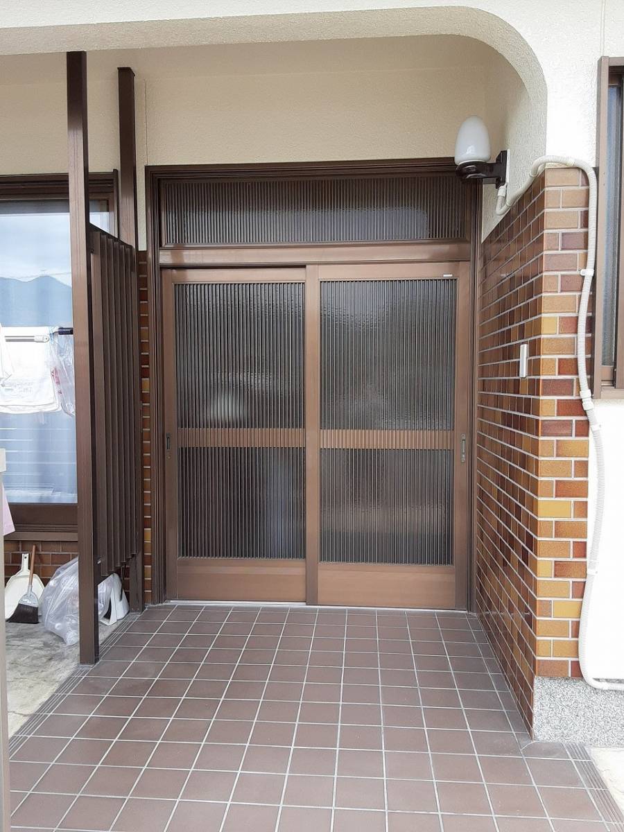 すまい：Ｒｅの0111　玄関引戸交換　リシェント引戸　和歌山県橋本市の施工前の写真1