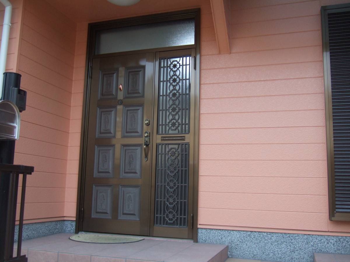 すまい：Ｒｅの0013　リフォーム玄関ドアの施工前の写真1