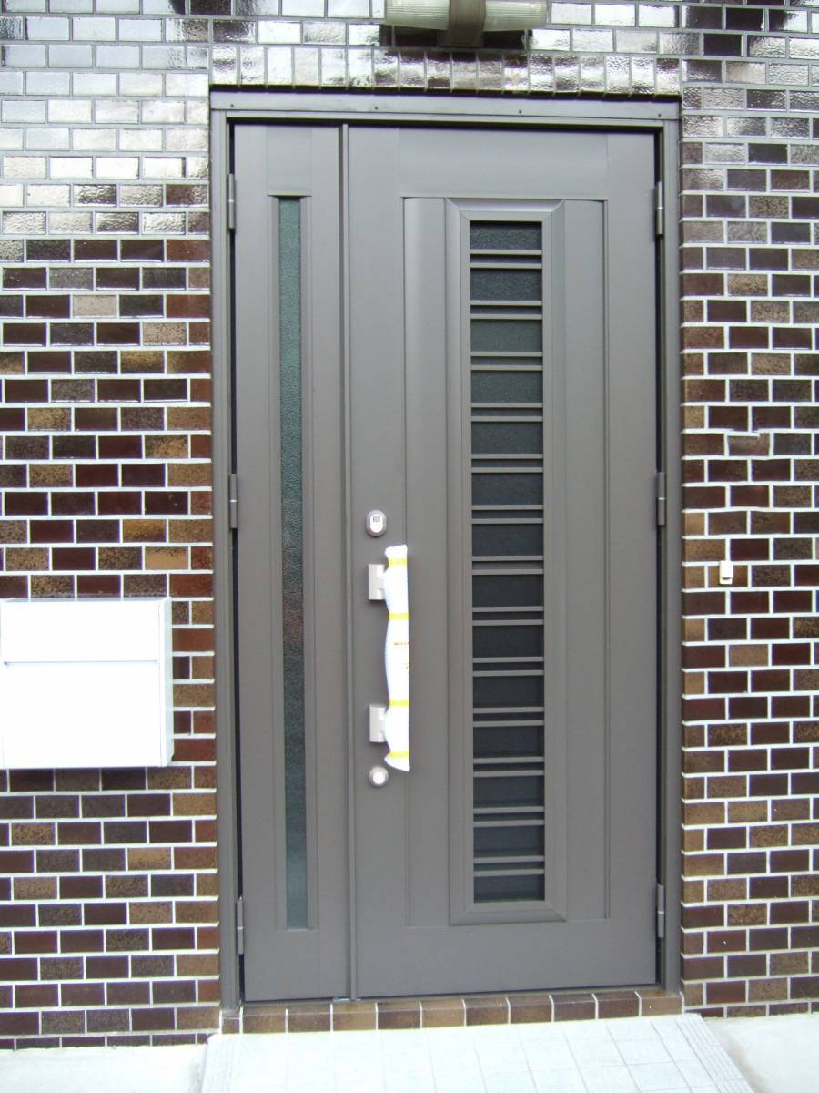 すまい：Ｒｅの0022　玄関ドア取替工事の施工後の写真1
