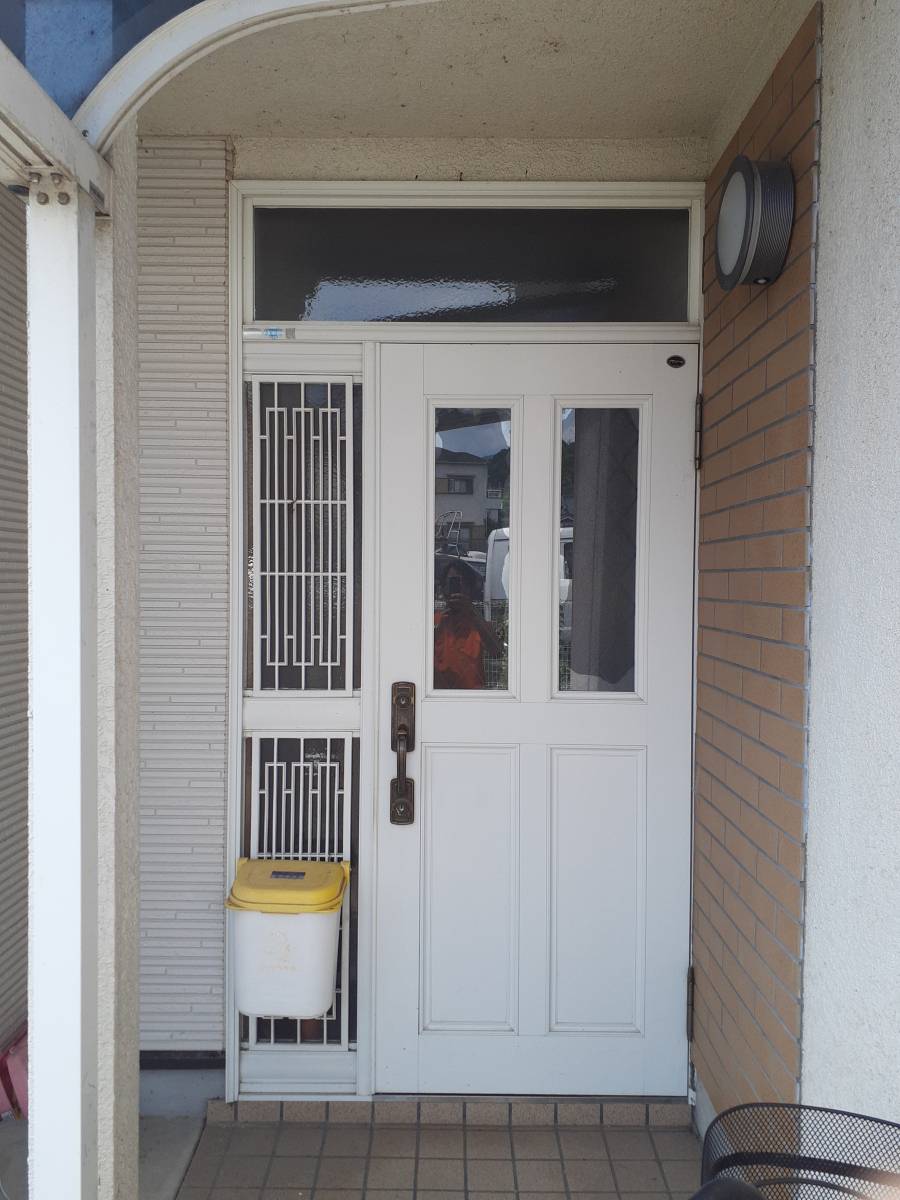 すまい：Ｒｅの0151　玄関リシェント工事　橋本市向副の施工前の写真1