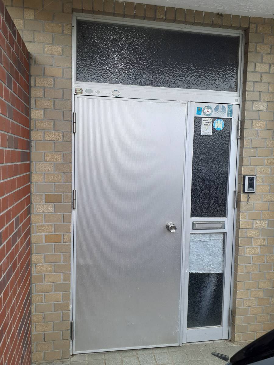すまい：Ｒｅの0155　玄関ドアリシェント工事　和歌山県橋本市東家の施工前の写真1
