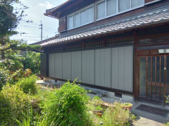 すまい：Ｒｅの0161　木製雨戸の交換工事　和歌山県橋本市慶賀野施工事例写真1
