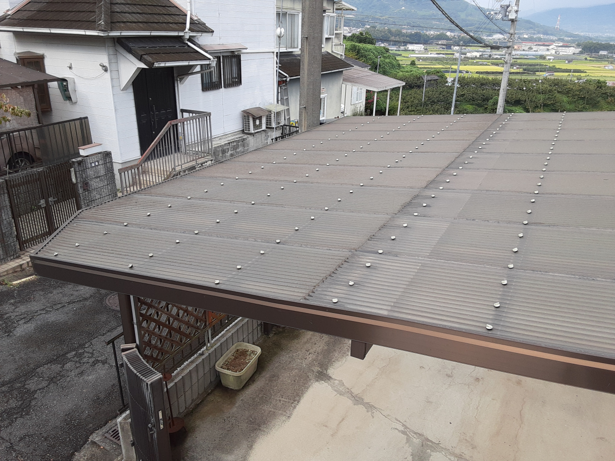 すまい：Ｒｅの0164　和歌山県橋本市清水　カーポート波板張替工事の施工前の写真1