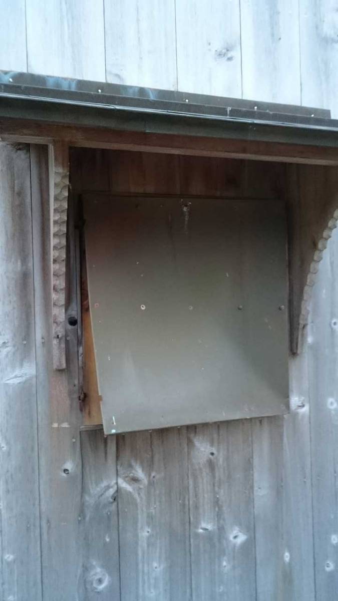 すまい：Ｒｅの0037　木製開口部に窓をの施工前の写真1