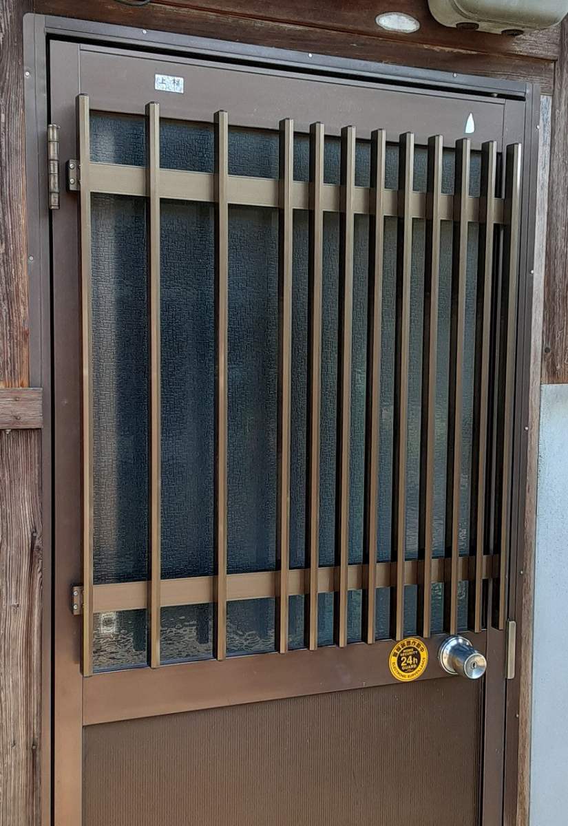 すまい:Reの0205 面格子取付工事 和歌山県橋本市原田の施工後の写真1