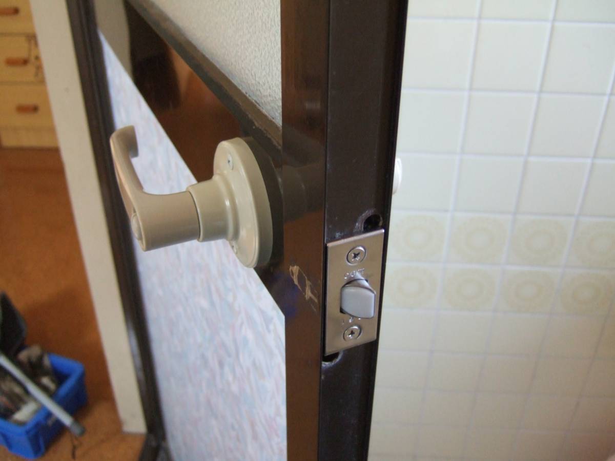 すまい：Ｒｅの0065　浴室ドア取手交換の施工後の写真1