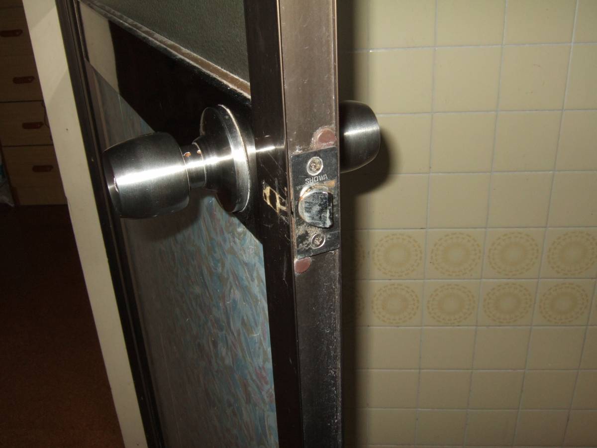 すまい：Ｒｅの0065　浴室ドア取手交換の施工前の写真1